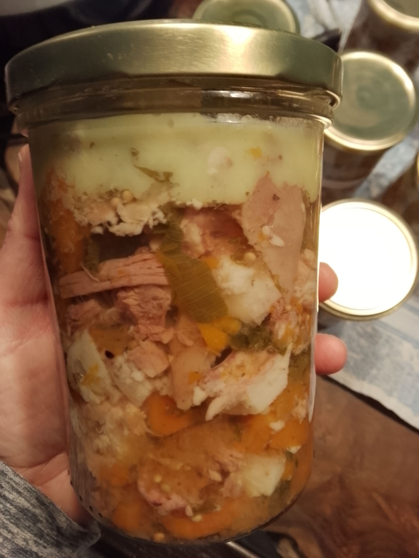 die abgekühlte Sülze im Glas